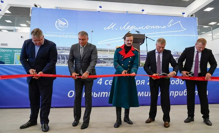 Аэропорт Минводы открытие бюста Лермонтова в 2019 году пресс-служба.jpg Аэропорт Минводы открытие бюста Лермонтова в 2019 году пресс-служба.jpg