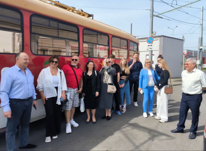 В Таганроге запустили туристический трамвай