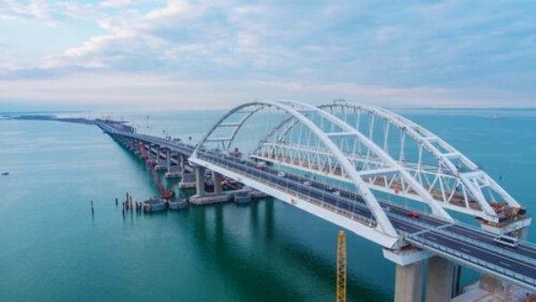 Временно закрыто движение автомобильного транспорта по Крымскому мосту
