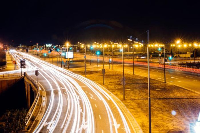 На южном подъезде к Ростову-на-Дону за 356 млн рублей реконструируют освещение